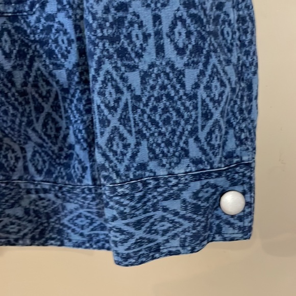 2/$30 Ruby Rd. Blue Tribal Print Denim Jacket Size 10P - Picture 9 of 10